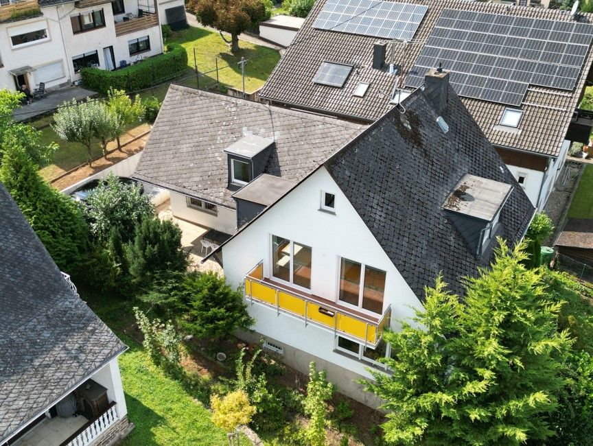 Attraktives freistehendes Ein-/Zweifamilienhaus mit Terrasse/Balkone in Boppard
zum Kauf! Saniert!