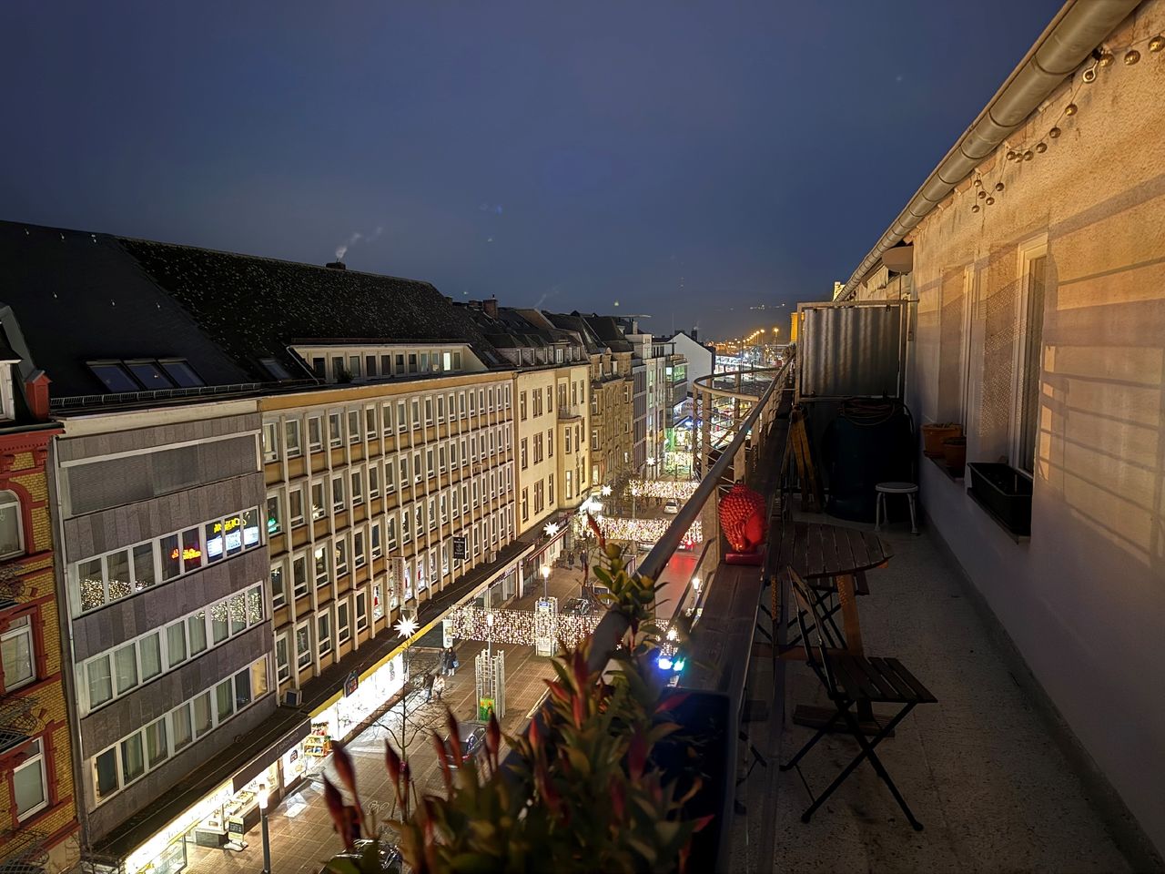 Traumhafte Wohnung inkl. Einbauküche mit Balkon über den Dächern vom Zentrum in Koblenz!